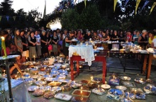 Φανουρόπιτες στον περίβολο εκκλησίας