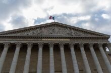 Γαλλία: Νέα δημοσκόπηση δείχνει ότι η πλειοψηφία των πολιτών (63%) επιθυμεί τη διάλυση της Βουλής και την προσφυγή στις κάλπες 