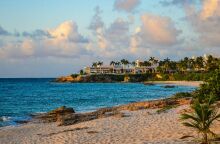 Ανγκουίλα: Το μικροσκοπικό και άγνωστο νησί της Καραϊβικής που πλουτίζει λόγω της τεχνητής νοημοσύνης