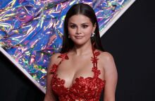 Η Meta κατηγορείται ότι έφτιαξε chatbots με ομοιότητες διασήμων όπως οι Τέιλορ Σουίφτ και Σελένα Γκόμεζ χωρίς άδεια, παράγοντας προκλητικές εικόνες