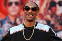 Ο Snoop Dogg ξεκαθαρίζει πως δεν είναι ομοφοβικός μετά τις αντιδράσεις για το φιλί ομόφυλου ζευγαριού στην παιδική ταινία Lightyear.