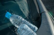 Τι συμβαίνει όταν πίνετε νερό από πλαστικό μπουκάλι που έμεινε για ώρες στο αυτοκίνητο