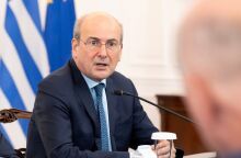 Ο Κωστής Χατζηδάκης καταρρίπτει σε ανάρτησή του στο LinkedIn τέσσερις μύθους της «φιλεύσπλαχνης» αντιπολίτευσης για την ελληνική οικονομία.