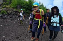 Ο 102χρονος Ιάπωνας Κοκίτσι Ακουζάβα κατέκτησε την κορυφή του Φούτζι, γράφοντας ιστορία ως ο γηραιότερος ορειβάτης με ρεκόρ Γκίνες