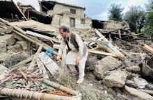 Αφγανιστάν: Γυναίκες πέθαναν αβοήθητες στα ερείπια επειδή oι Ταλιμπάν απαγορεύουν στους διασώστες να τις αγγίζουν 