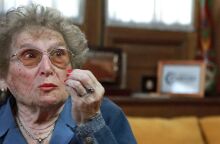 Πέθανε η Ρόσα Ροϊσινμπλίτ, η εμβληματική Γιαγιά της Πλατείας Μαΐου - Η συγκλονιστική ιστορία της