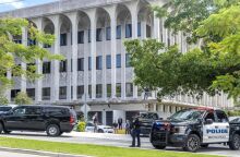 ΗΠΑ: Ο Ράιαν Ράουθ δικάζεται για απόπειρα δολοφονίας του Ντόναλντ Τραμπ σε γήπεδο γκολφ - Δηλώνει αθώος και επέλεξε να υπερασπιστεί μόνος τον εαυτό του.