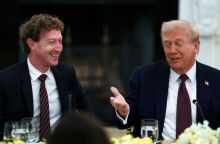 Ο Μαρκ Ζάκερμπεργκ ακούστηκε σε «ανοιχτό μικρόφωνο» να παραδέχεται στον Ντόναλντ Τραμπ πως δεν ήξερε πώς να απαντήσει για την τεχνητή νοημοσύνη.