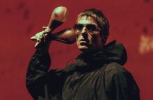 Ο Πολ ΜακΚάρτνεϊ, η Μπίλι Άιλις και ο Τζέιμς Χέτφιλντ βρέθηκαν μεταξύ άλλων στην περιοδεία επανένωσης των Oasis στο Λος Άντζελες, σε sold-out συναυλία.