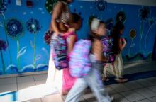 Τι ώρα θα γίνει ο αγιασμός στα σχολεία - Πότε θα πάρουν βιβλία οι μαθητές