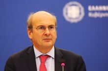 Ο Κωστής Χατζηδάκης παρουσίασε δέκα κυβερνητικές παρεμβάσεις από τα πακέτα Απριλίου και Σεπτεμβρίου που ενισχύουν το εισόδημα των πολιτών