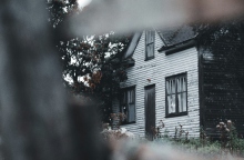 Η μούχλα ενός σπιτιού αρρώσταινε την οικογένεια που έδωσε όλες τις οικονομίες της στην αγορά του