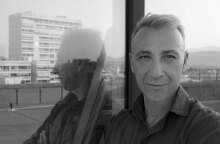 Ο Μίνως Μάτσας στα τραγούδια του κόσμου