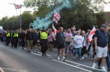 Διατηρήστε τη Βρετανία λευκή: τι τροφοδοτεί την οργή κατά των μεταναστών στη Βρετανία