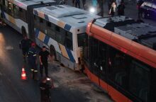 Πειραιάς: Ο οδηγός του λεωφορείου βρήκε λιπόθυμο τον συνάδελφό του στο τραμ