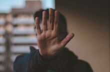 Θεσσαλονίκη: Δύο ανήλικοι κατηγορούνται για επίθεση και απειλές με σουγιά εναντίον 15χρονου στο Ωραιόκαστρο, με τα βίντεο να αναρτώνται στο διαδίκτυο.