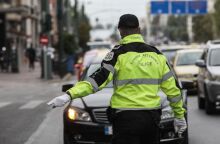 Ο νέος ΚΟΚ είναι γεγονός: Κλιμακωτά πρόστιμα και κυρώσεις για παραβάσεις όπως η χρήση κινητού, η οδήγηση υπό την επήρεια αλκοόλ και η υπέρβαση ορίου ταχύτητας.