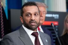 Ο Κας Πατέλ δέχεται σφοδρή κριτική από την άκρα δεξιά για τη διαχείριση της δολοφονίας του Τσάρλι Κερκ και την αναφορά του στη Βαλχάλα.