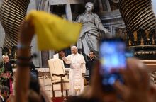 Πάπας Λέων: Ο νεότερος Ποντίφικας των τελευταίων τριάντα χρόνων γιορτάζει τα εβδομηκοστά του γενέθλια στο Βατικανό - Χιλιάδες μηνύματα από όλο τον κόσμο