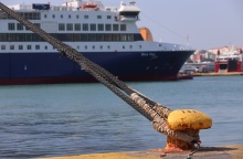 Πλοίο δεμένο στο λιμάνι του Πειραιά