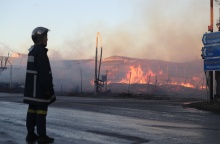 Φωτιά σε εργοστάσιο στο Μενίδι