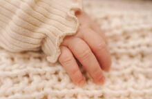 Νεκρό βρέφος στα Χανιά: Οι γονείς του το πλάκωσαν στον ύπνο τους κατά λάθος