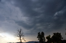 Μαύρα σύννεφα στον ουρανό