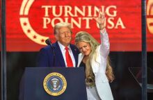 Η χειρονομία της Έρικα Κερκ στην κηδεία του Τσάρλι Κερκ προκάλεσε αντιδράσεις στο διαδίκτυο - Θεωρήθηκε σατανικό σύμβολο - Τι σημαίνει στην πραγματικότητα 