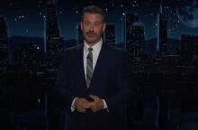 Επενδυτές της Disney ζητούν έγγραφα για την αναστολή της εκπομπής του Τζίμι Κίμελ, μετά από κατηγορίες λογοκρισίας και σημαντική πτώση της μετοχής της εταιρίας.