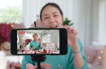 Στα 20 χρόνια λειτουργίας του, το YouTube ανακοινώνει κολοσσιαίες πληρωμές σε δημιουργούς και παρουσιάζει νέα εργαλεία τεχνητής νοημοσύνης.