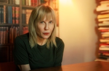 Σώτη Τριανταφύλλου: Συνέντευξη με τη συγγραφέα για το βιβλίο «Το Τυφλό Γουρούνι στη Δεύτερη οδό» (εκδόσεις Πατάκη), τη ζωή της και τον κόσμο.