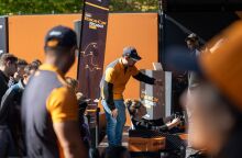 Πανηγυρίζουν οι φίλοι της McLaren F1 Team σε όλο τον πλανήτη - Από το Grand Prix της Σιγκαπούρης μέχρι το Roadshow της Λάρισας με το showcar της McLaren F1 Team