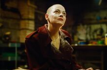 Bugonia: Η μαύρη κωμωδία επιστημονικής φαντασίας του Γιώργου Λάνθιμου με την Έμα Στόουν και τον Τζέσι Πλέμονς αποκαλύπτεται σε νέο τρέιλερ.