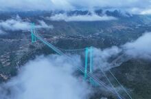 Κίνα: Πώς είναι να διασχίζεις την ψηλότερη γέφυρα του κόσμου - Μαγευτική η θέα «πάνω από τα σύννεφα»