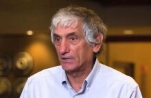 John M. Martinis: Ποιος είναι ο κορυφαίος Ελληνοαμερικανός επιστήμονας που τιμήθηκε με Νόμπελ Φυσικής