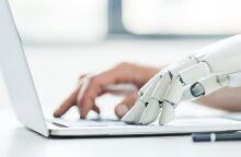 Οι ειδικοί αποκαλύπτουν ποιες δεξιότητες μπορούν να προστατεύσουν τους εργαζομένους από την αντικατάσταση από την τεχνητή νοημοσύνη.