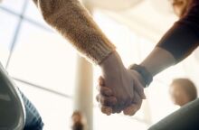 ΕΟΠΑΕ: 40 νέες δομές για τις εξαρτήσεις, όπως Πολυδύναμα Κέντρα Εφήβων και Ξενώνες Γυναικών, στο πλαίσιο της Ψυχιατρικής Μεταρρύθμισης του 2025