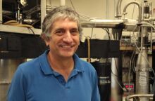 Ο νομπελίστας John Martinis εξηγεί: Λυπάμαι αλλά είμαι κροατικής καταγωγής