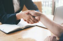 Θετικό ρεκόρ στην απασχόληση: 317.301 νέες θέσεις εργασίας δημιουργήθηκαν τον Ιανουάριο-Αύγουστο 2025 - Είναι η καλύτερη επίδοση 8μηνου από το 2001.