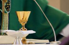 Η Καθολική Εκκλησία της Κένυας αντικαθιστά το κρασί λειτουργίας, αφού το παλιό πωλούνταν σε μπαρ, χάνοντας τον ιερό του χαρακτήρα.