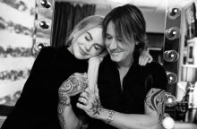 Ο Κιθ Έρμπαν αντιδρά χιουμοριστικά σε θαυμάστρια που ονομάζεται «Νικόλ», λίγο μετά το διαζύγιό του με την Νικόλ Κίντμαν.