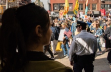 ΗΠΑ: Τι δείχνουν οι διαδηλώσεις για την πορεία της προεδρίας Τραμπ;