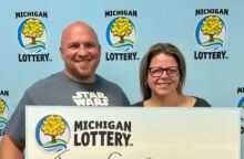 ΗΠΑ: Γυναίκα κέρδισε τεράστιο τζακπότ στο λαχείο αφού ζήτησε από το ChatGPT να της δημιουργήσει αριθμούς - Η αντίδρασή της όταν έμαθε το ποσό.  