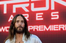 Ο Τζάρεντ Λέτο έκανε απροειδοποίητη εμφάνιση σε προβολή του Tron: Ares, όμως η αίθουσα ήταν σχεδόν άδεια, αντικατοπτρίζοντας τη χαμηλή απήχηση της ταινίας.