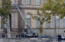 Η γερμανική Böcker μετέτρεψε τον ανελκυστήρα που χρησιμοποιήθηκε στη ληστεία του Λούβρου σε διαφημιστικό όπλο, με σλόγκαν «Όταν πρέπει να κινηθείς γρήγορα» 