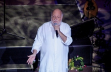 Ο Διονύσης Σαββόπουλος «θα ‘ναι πάντα εδώ να μας θυμίζει τις μέρες τις παλιές»