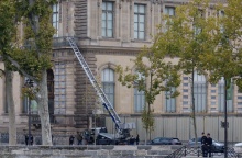 Η σκάλα την οποία χρησιμοποίησαν για την κλοπή στο Μουσείο του Λούβρου οι δράστες