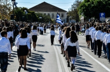 Κακώς παρελαύνουμε κάθε 28η Οκτωβρίου