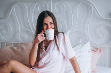 Είναι καλό να πίνεις καφέ με άδειο στομάχι; Οι ειδικοί απαντούν