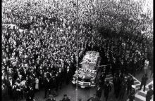 Αθήνα, 03 Νοεμβρίου 1968: Πώς η κηδεία του Γεωργίου Παπανδρέου μετατράπηκε σε αντιδικτατορική διαδήλωση